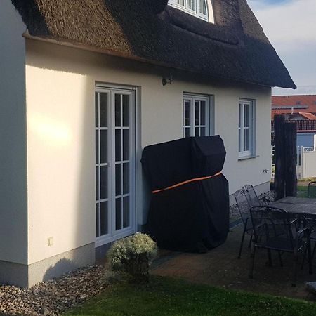 Reetdachhaus Mit Eigenem Strandkorb In Wohlenberg An Der Ostsee Exterior foto