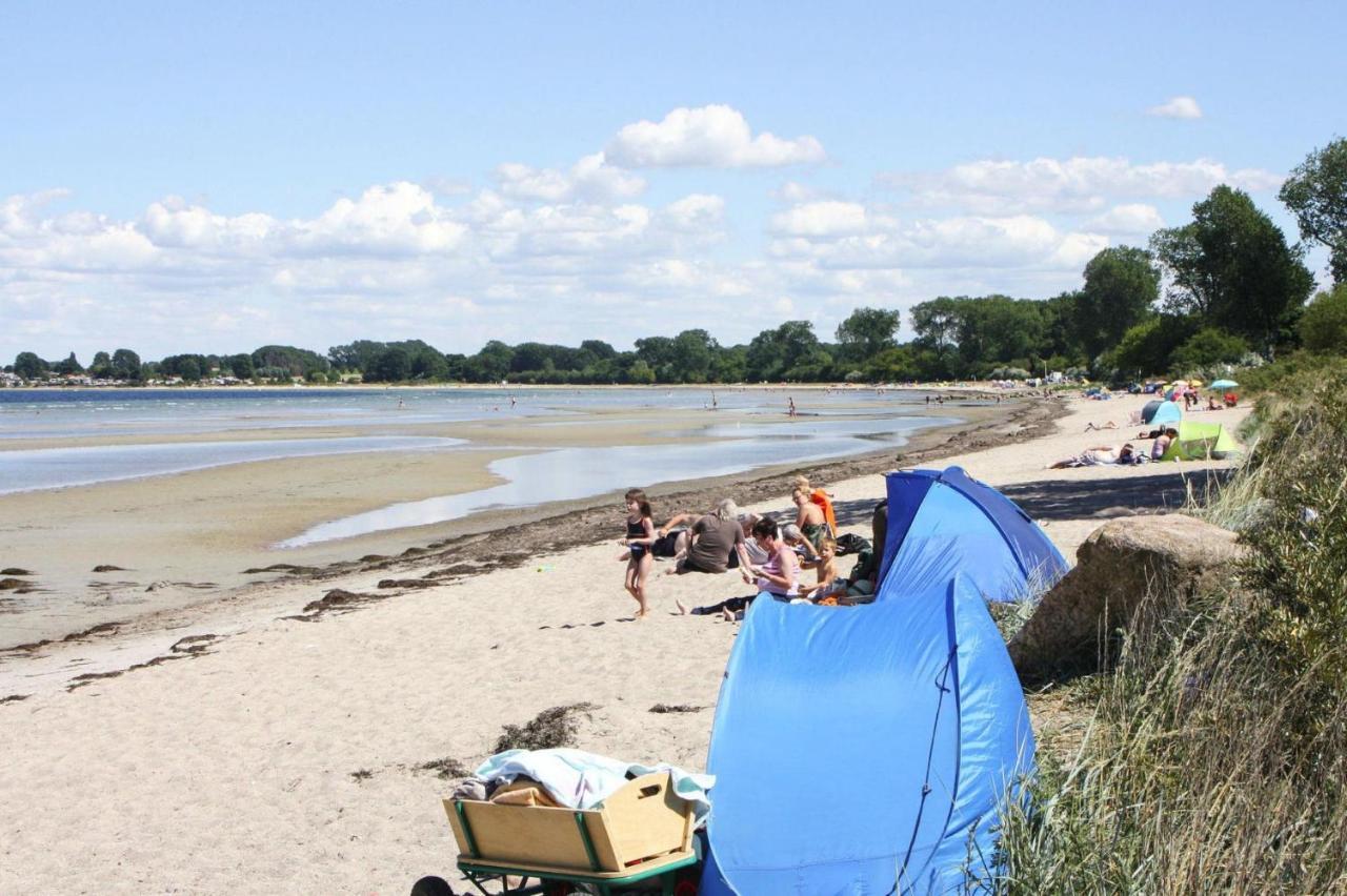 Reetdachhaus Mit Eigenem Strandkorb In Wohlenberg An Der Ostsee Exterior foto