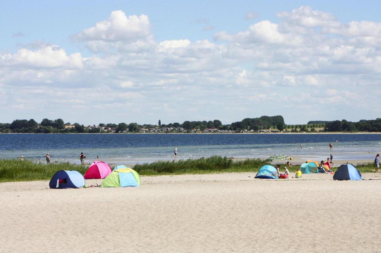Reetdachhaus Mit Eigenem Strandkorb In Wohlenberg An Der Ostsee Exterior foto