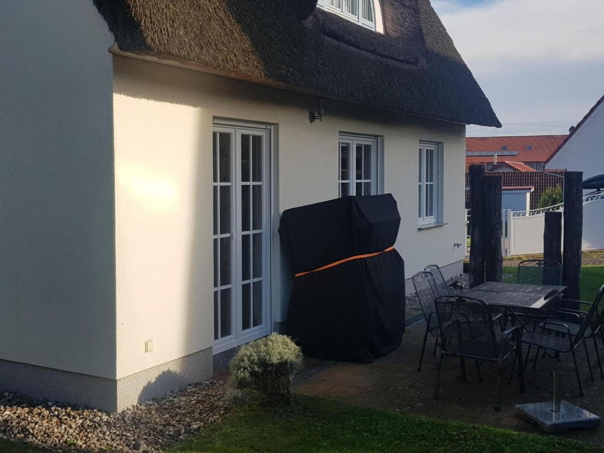 Reetdachhaus Mit Eigenem Strandkorb In Wohlenberg An Der Ostsee Exterior foto